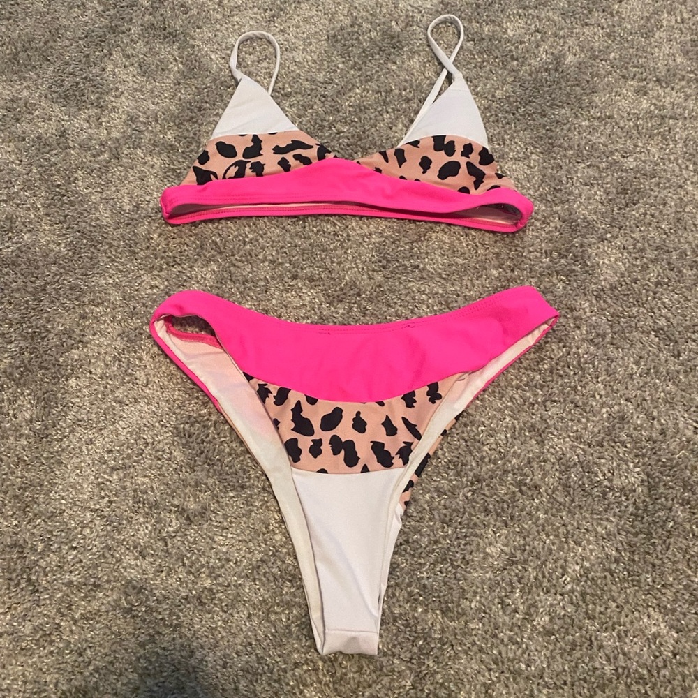 Size M white pink leopard bikini